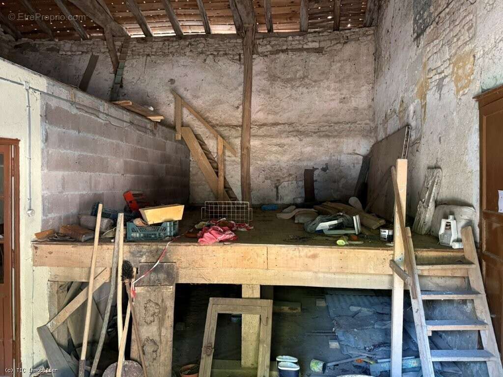 Maison de Village A Rénover Sur 1683m² - photo 21