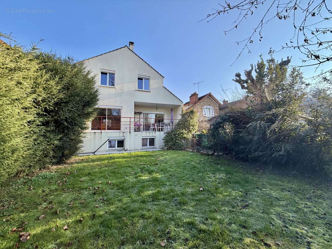 Maison à VERRIERES-LE-BUISSON