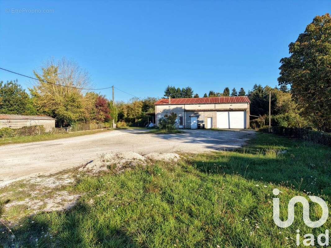 Photo 2 - Appartement à CHASSENEUIL-SUR-BONNIEURE