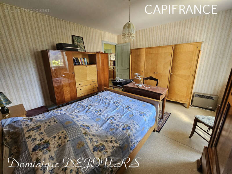 Maison à SAINT-SAUVEUR-DE-MONTAGUT