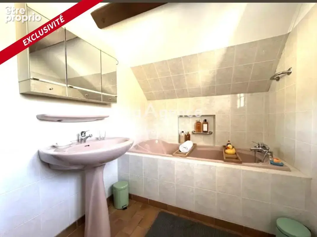 Maison familiale de 137 m² avec maison d’amis, grange et jardin de 1 297 m² - photo 16