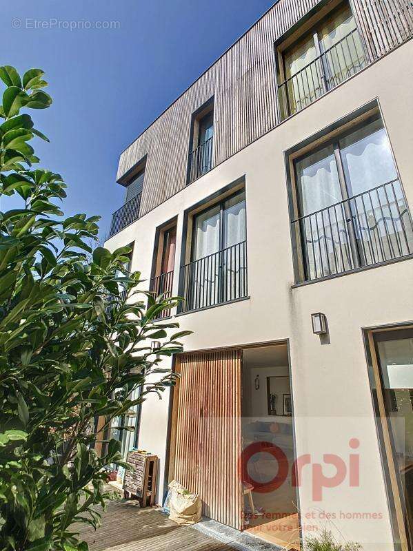 Maison à ISSY-LES-MOULINEAUX