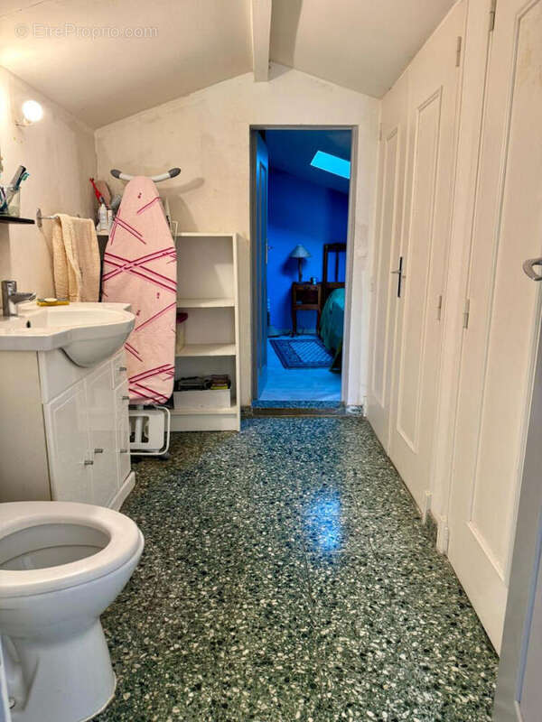 Cabinet de toilettes - Maison à CAHORS