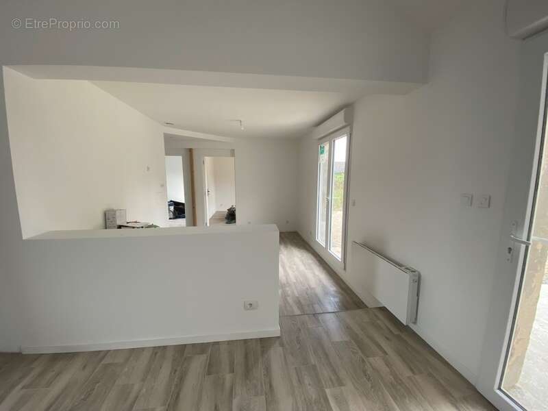THOUARS  Maison de plain pied rénovée avec possibilité de dépendance de 35m2 - photo 6