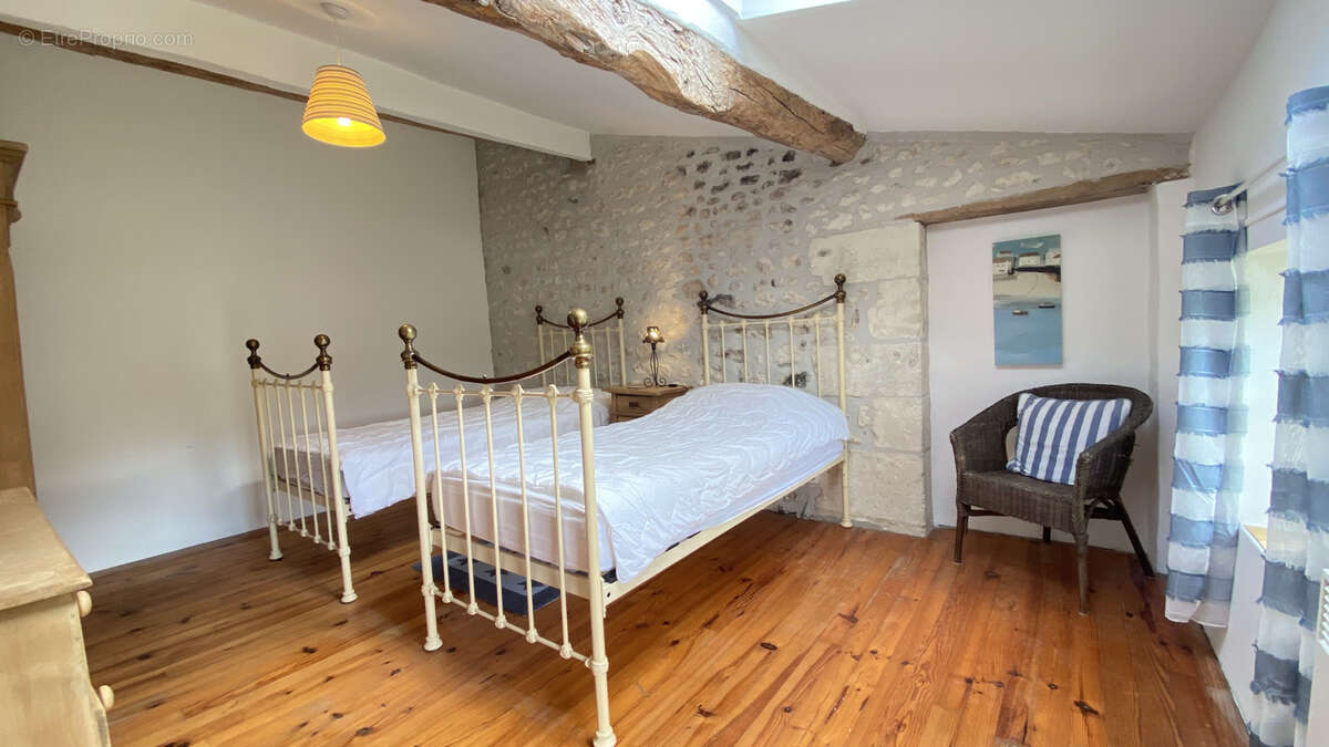 Maison à MORTAGNE-SUR-GIRONDE