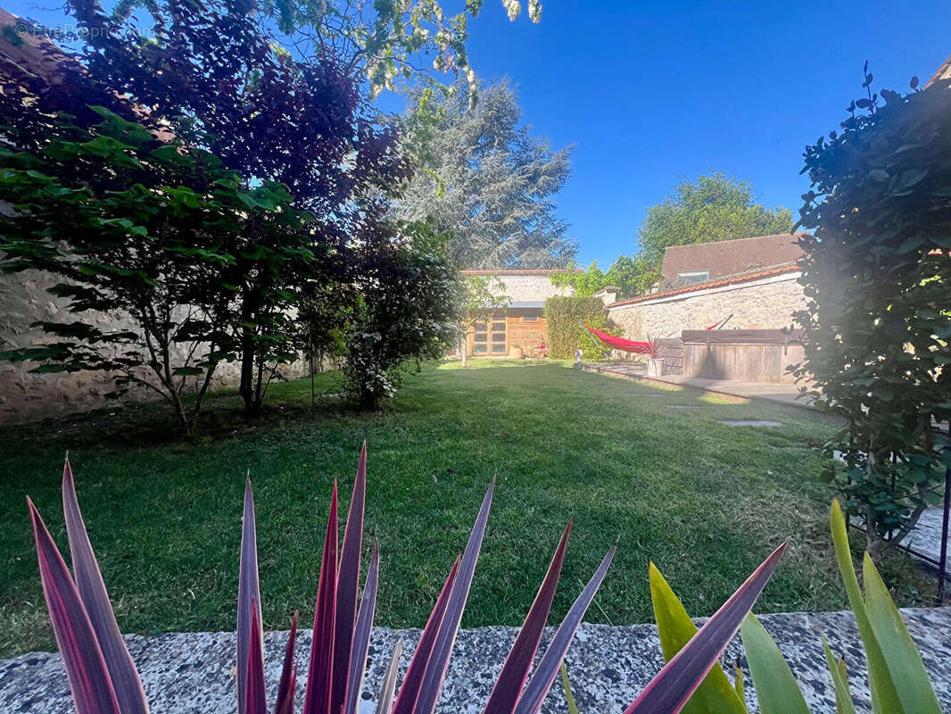 Appartement à BRIE-COMTE-ROBERT