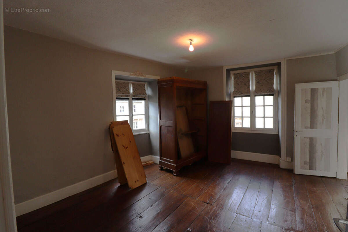 CORREZE. Ville de CORREZE. Maison en pierre avec 6 chambres. - photo 14