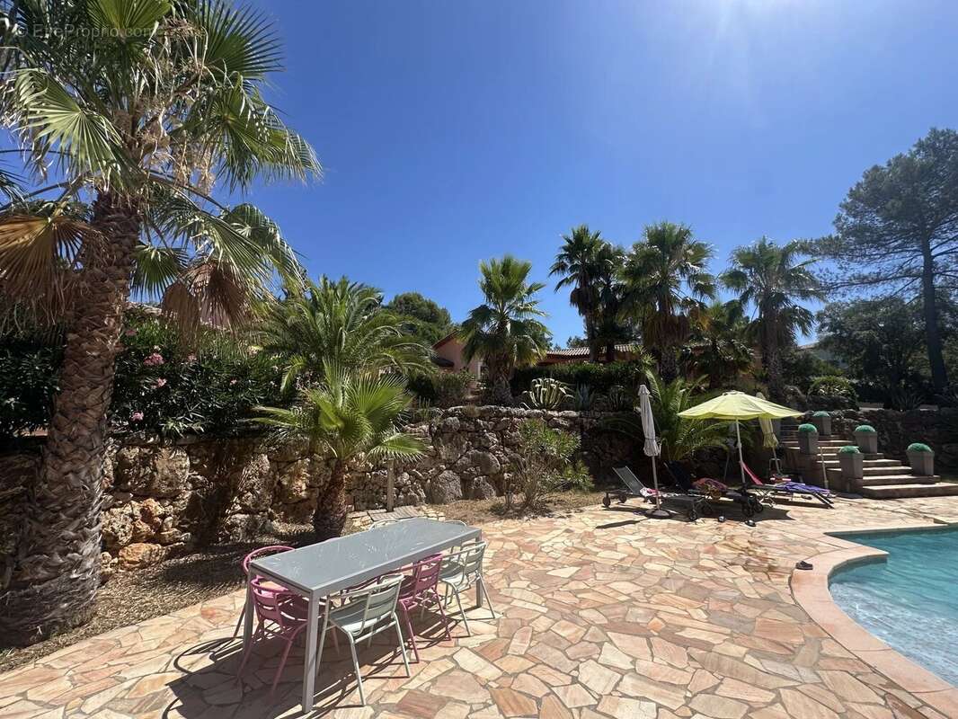 Maison à ROQUEBRUNE-SUR-ARGENS
