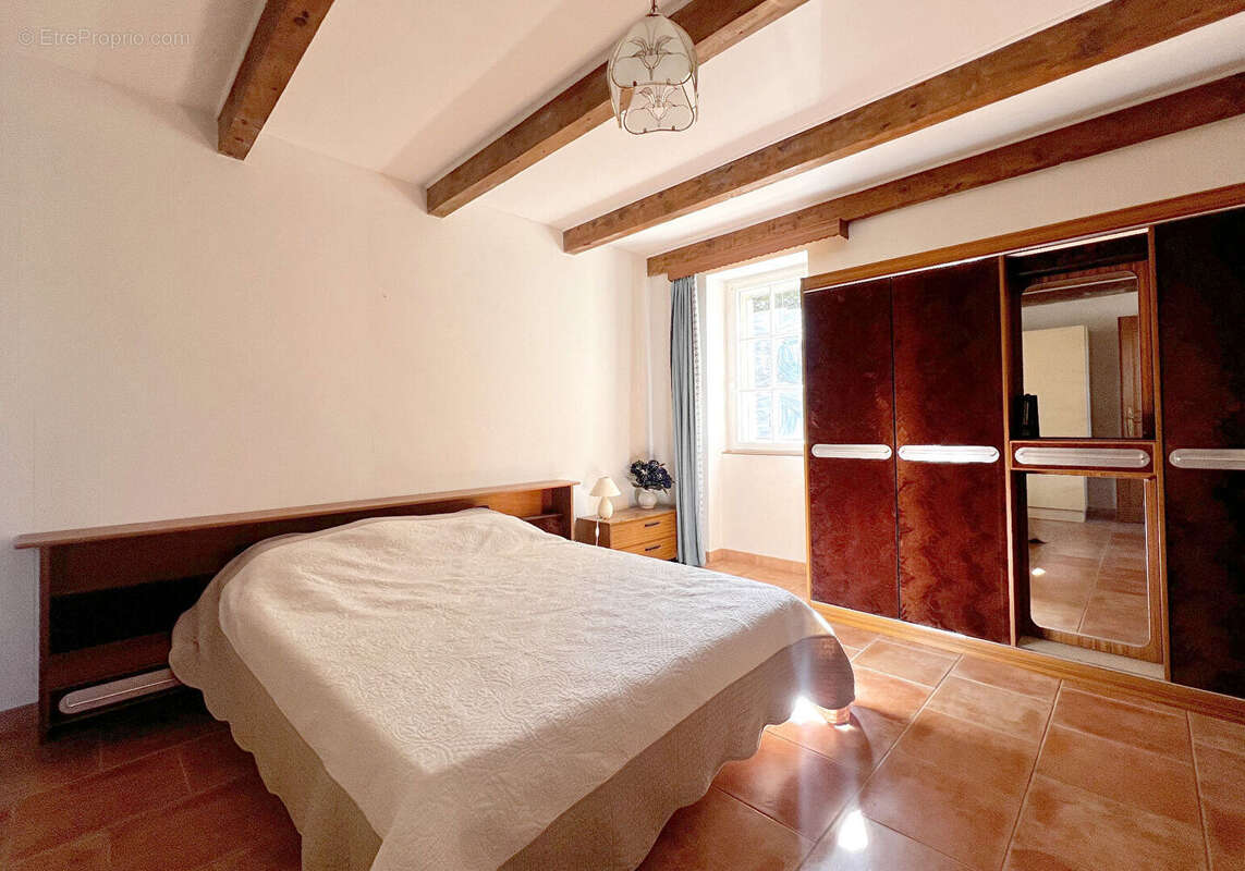 Maison à SAINT-CHAMAS