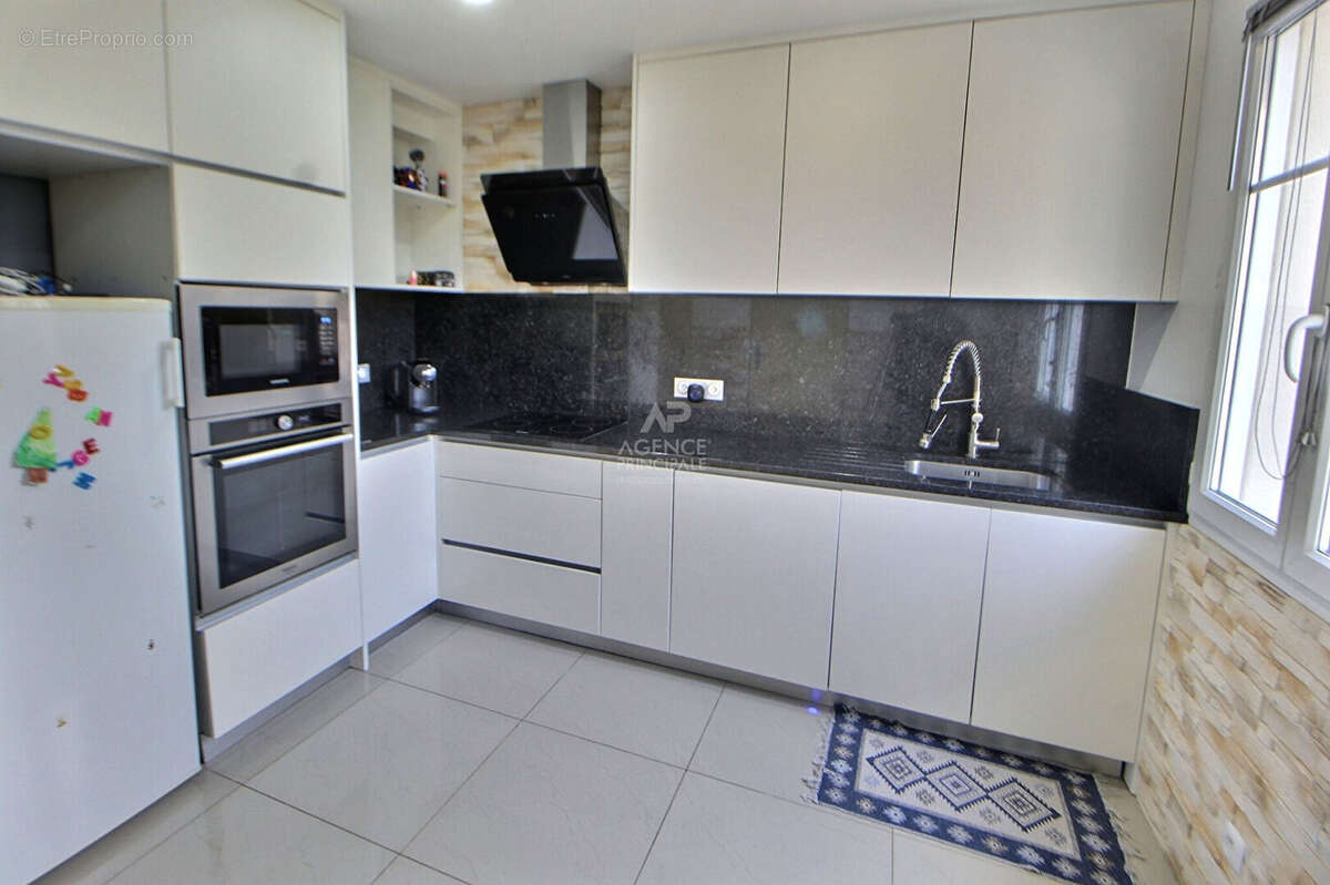 Maison à CHANTELOUP-LES-VIGNES