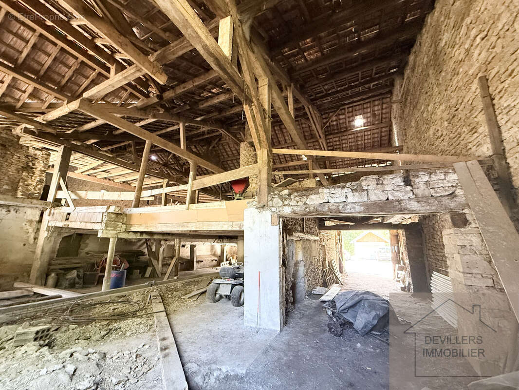 Ferme mitoyenne à rénover avec dépendances   Scey-Maisières - photo 13