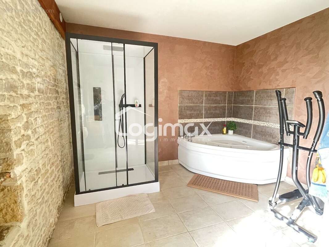 Maison à SAINT-SAUVEUR-D&#039;AUNIS