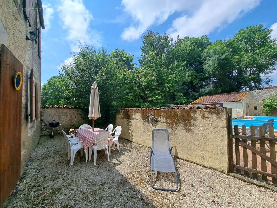 20230619_143335.jpg - Maison à SAINT-PIERRE-DE-JUILLERS