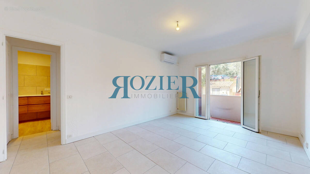 Appartement à VALLAURIS