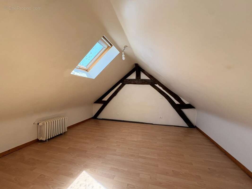 Maison familiale avec logement indépendant et dépendances - photo 14