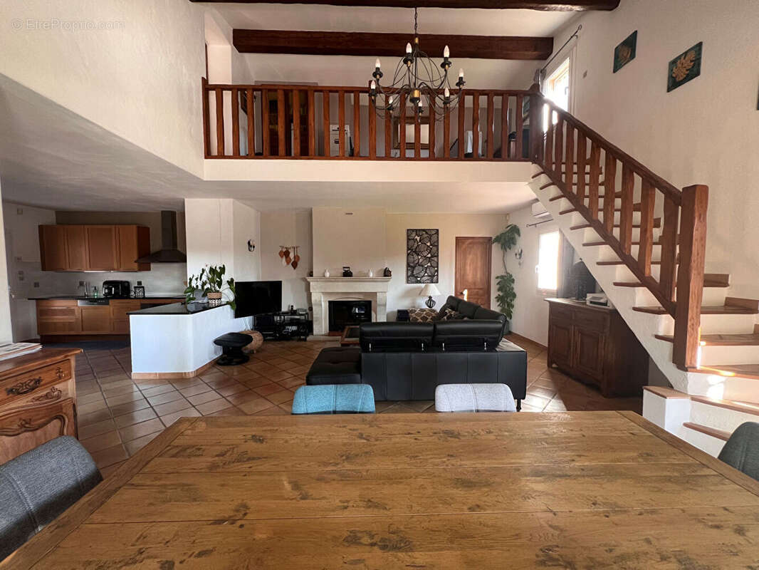Belle maison  Etang de l'Olivier sur 4000 M2 de terrain divisible et constructible - photo 4