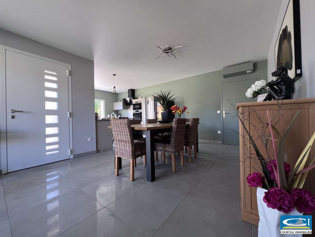 Maison à SAINT-JEAN-DE-MUZOLS