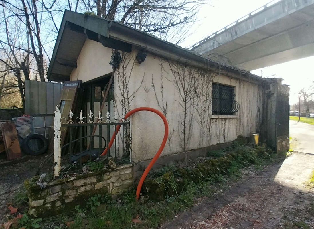 Maison à CHATEAU-L'EVEQUE