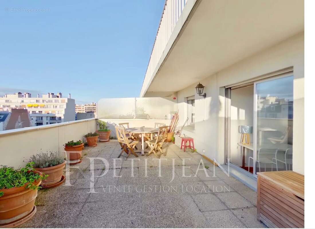 Appartement à PARIS-16E