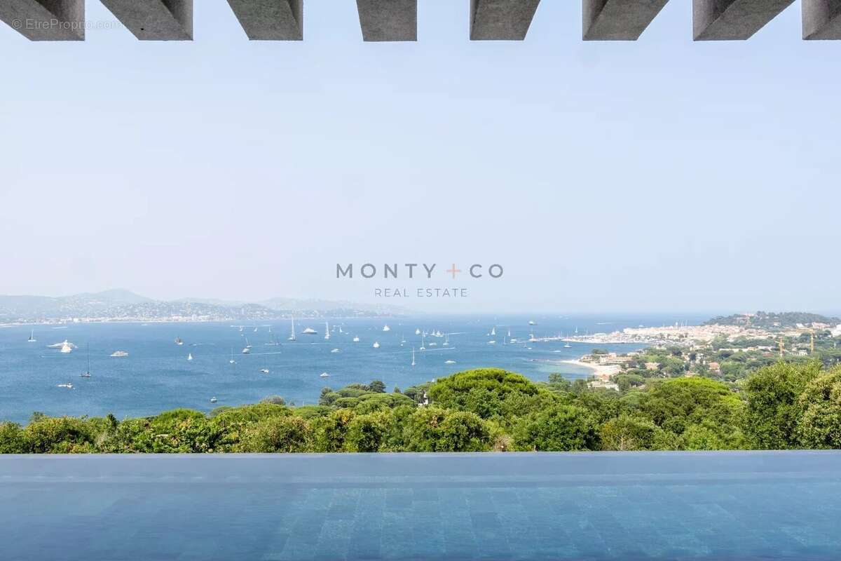 Vue mer à couper le souffle –  Vente propriété contemporaine neuve dans un domaine exclusif aux portes de Saint-Tropez - photo 14