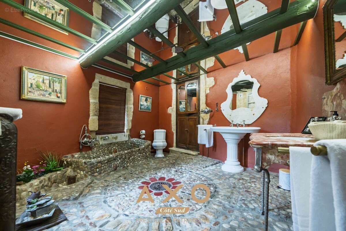 Maison à COLLIAS
