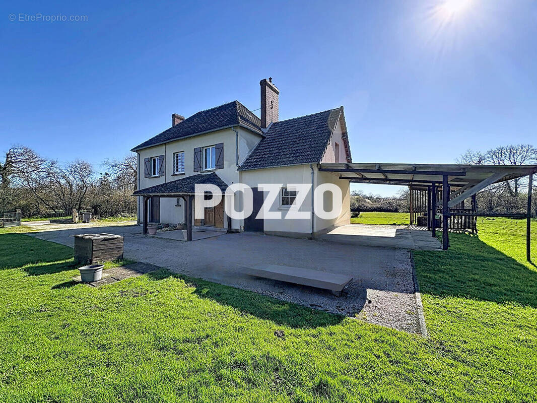 Maison à AUXAIS