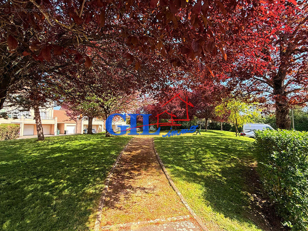 Appartement à SAVIGNY-LE-TEMPLE