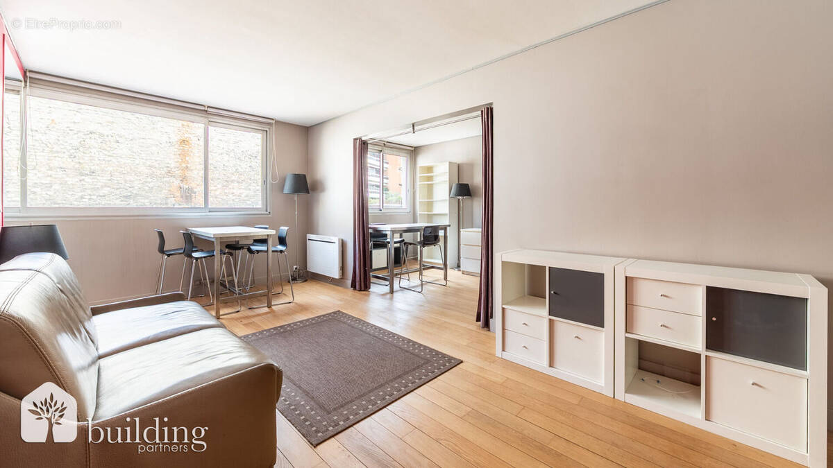 Appartement à PARIS-17E