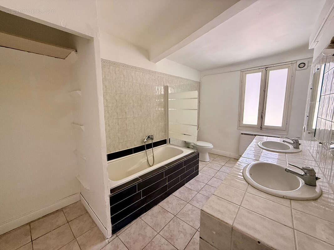 Appartement à SAINT-MAXIMIN-LA-SAINTE-BAUME