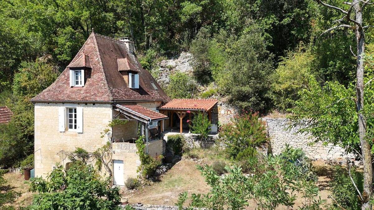 Maison à PEYRILLAC-ET-MILLAC