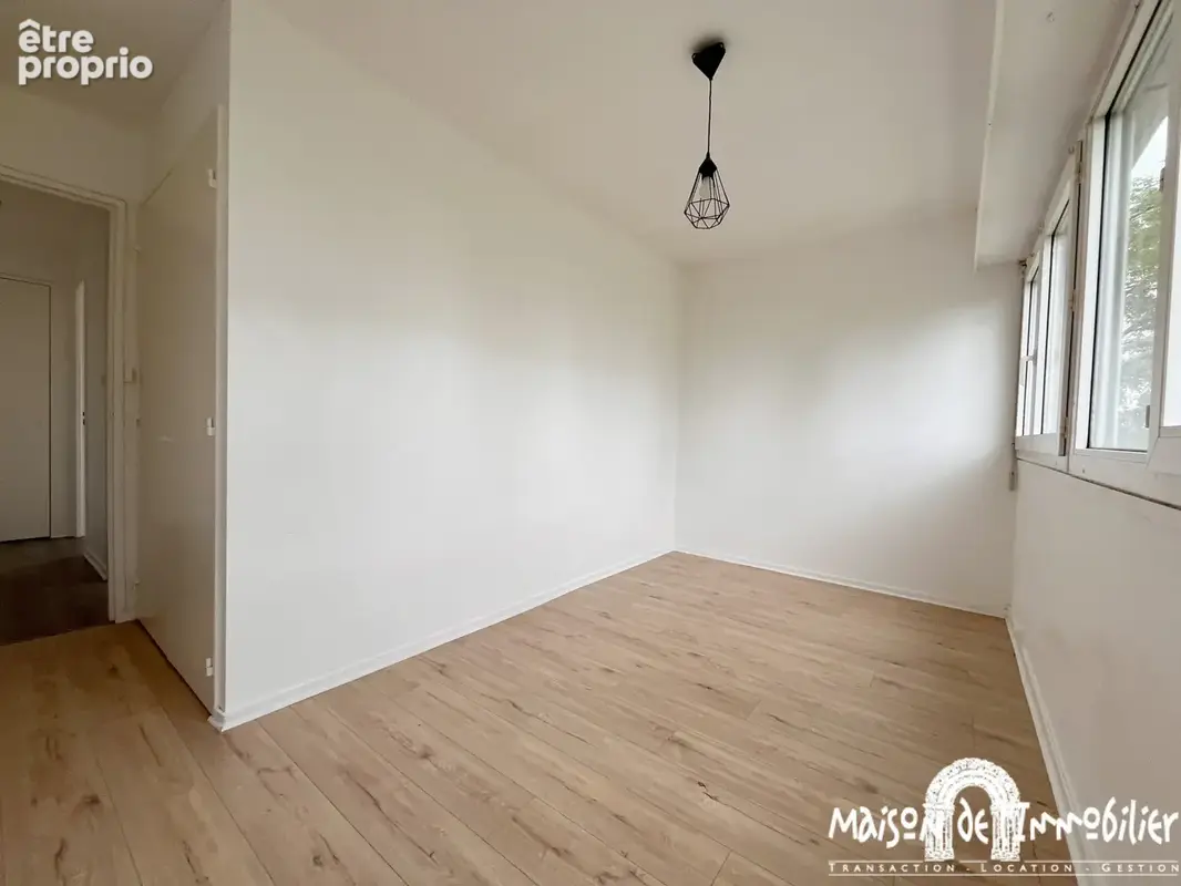 A vendre à COGNAC - Appartement 5 pièces - 86m2 - 2 emplacements de parking - photo 8