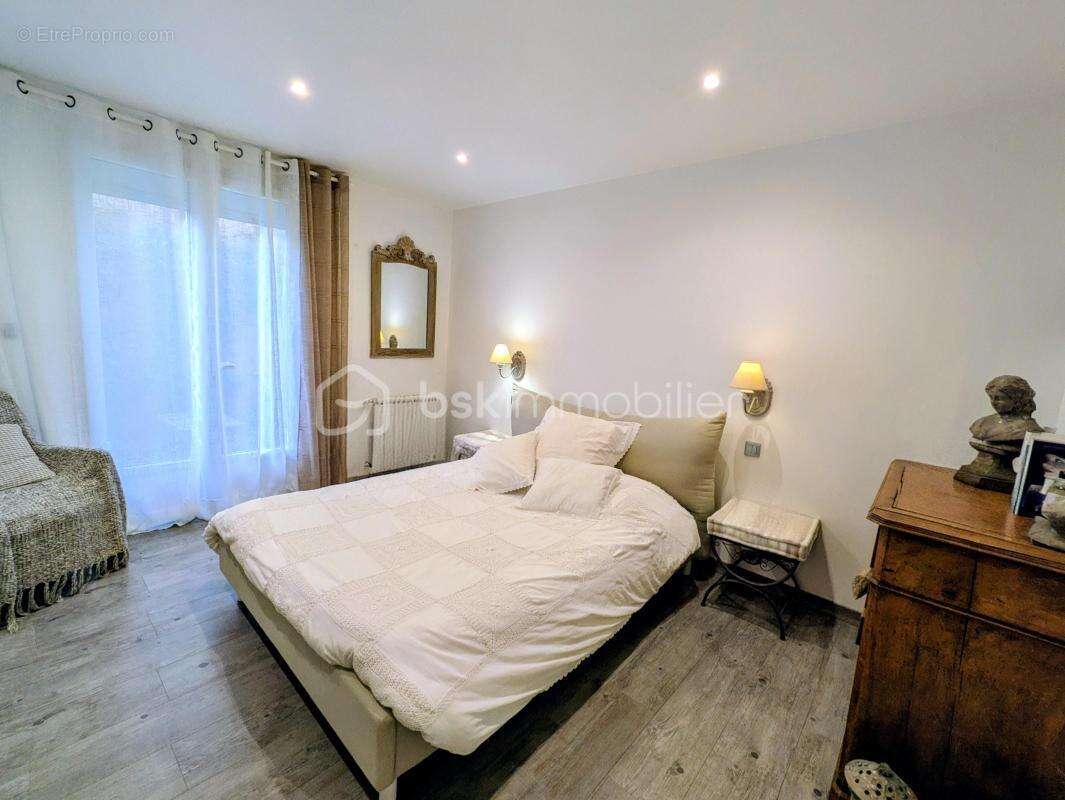 Maison à CHARMES-SUR-RHONE