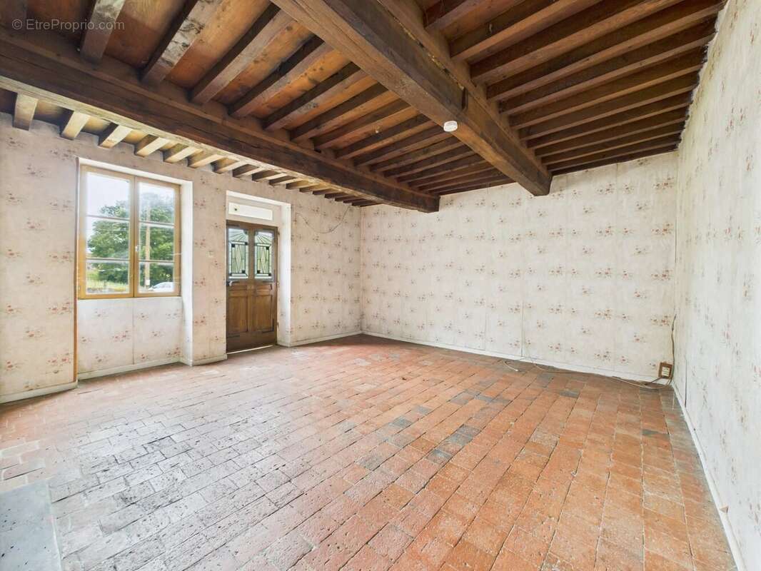 Maison à DOMPIERRE-EN-MORVAN