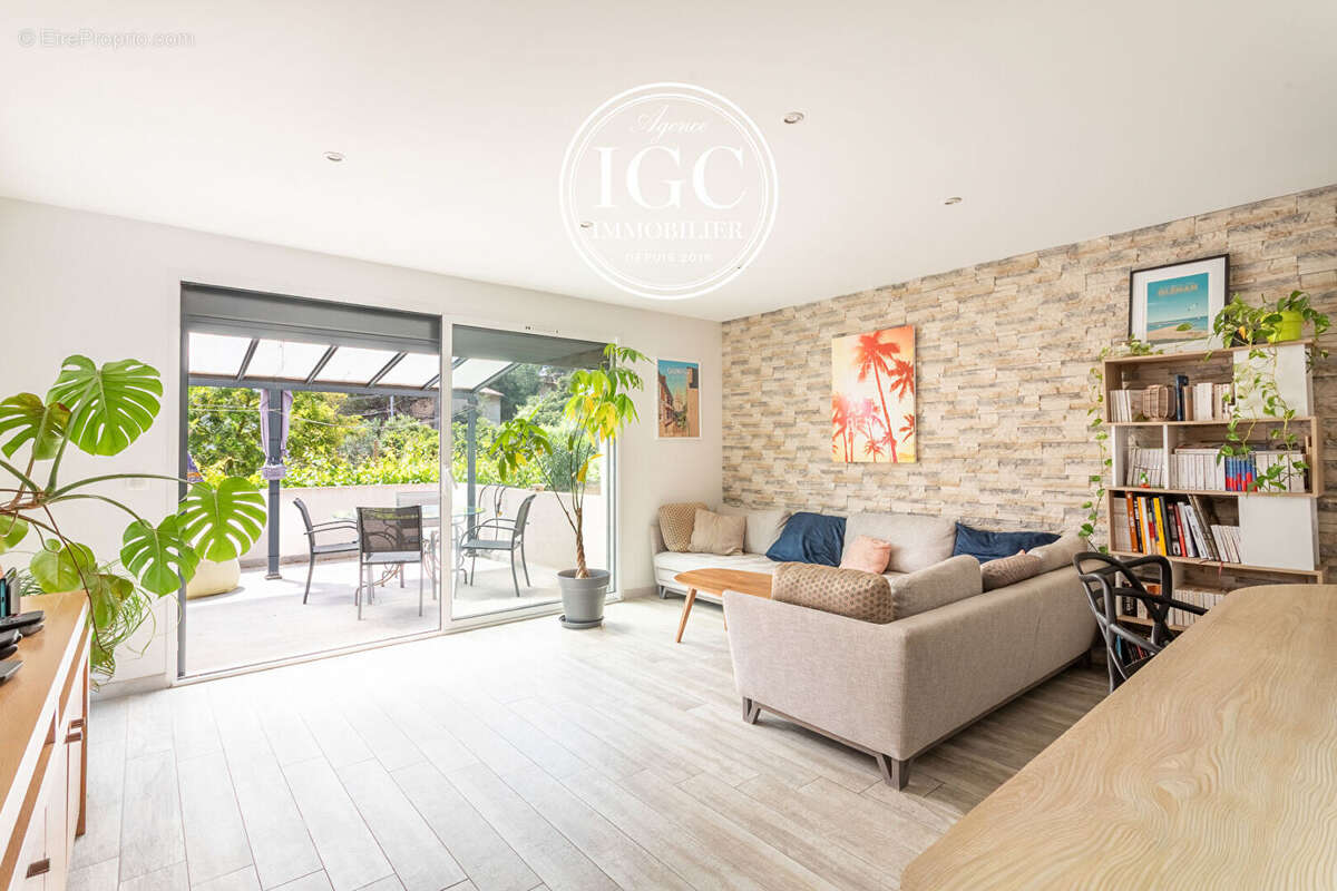 A VENDRE _ Très bel appartement de 68.87 m² avec jardin et terrasse , et garage proche mer à Carry-le-Rouet - photo 8