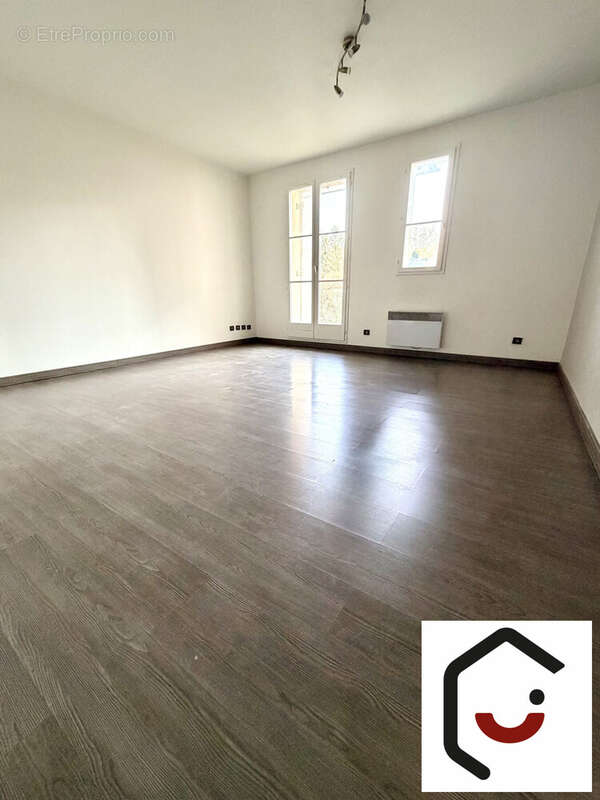 Appartement à SAINT-PIERRE-LES-NEMOURS