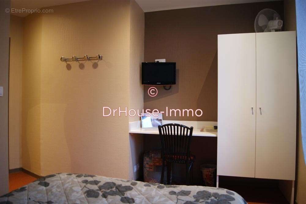 Commerce à CONTREXEVILLE