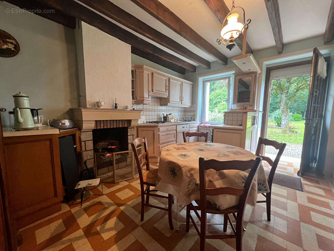 Maison à LA CHAPELLE-BOUEXIC