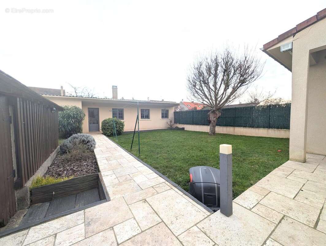 Maison à LES CLAYES-SOUS-BOIS