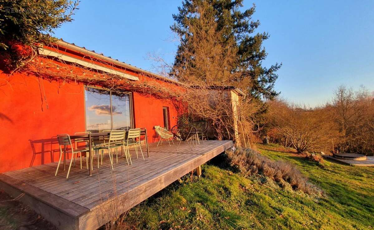 Maison à LA SALVETAT-PEYRALES