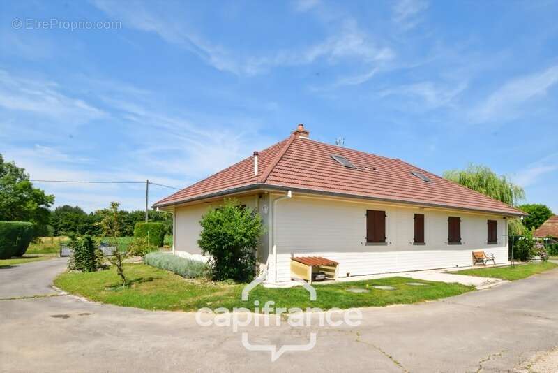 Maison à PIERRE-DE-BRESSE