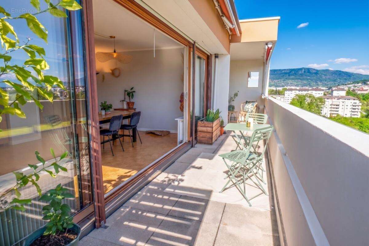 Attique traversant – Vue panoramique Mont-Blanc & Jura – 101 m² – Dernier étage - photo 2