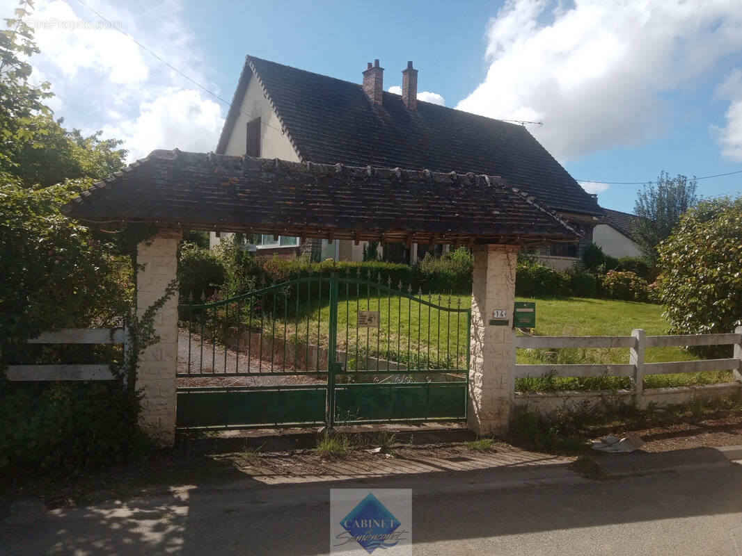 Maison à LE MESNIL-REAUME