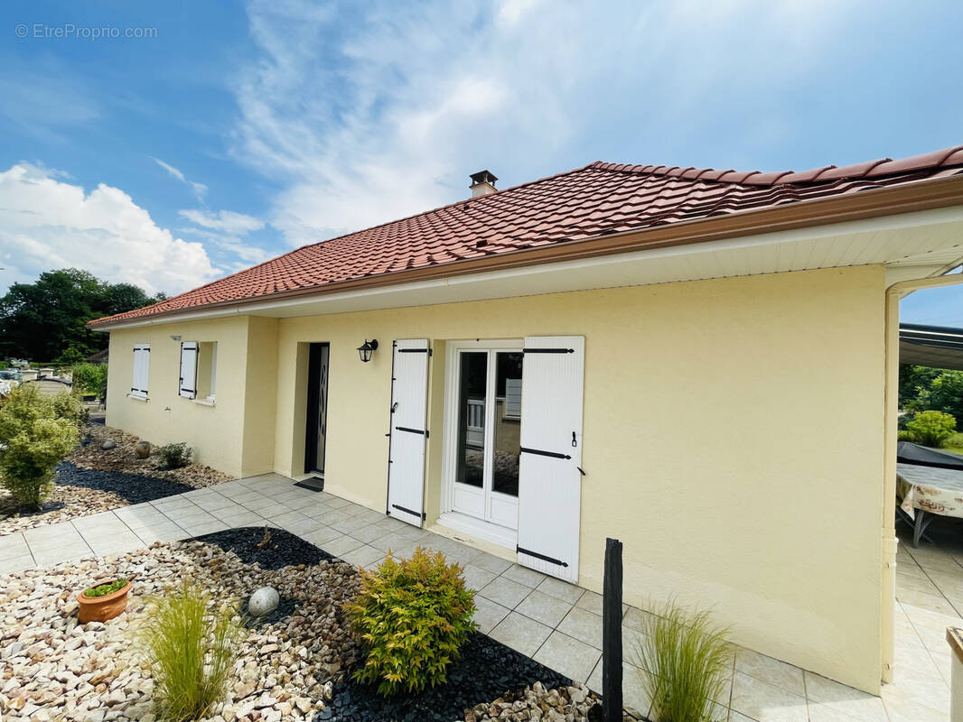 Maison à SAINT-PANTALEON-DE-LARCHE