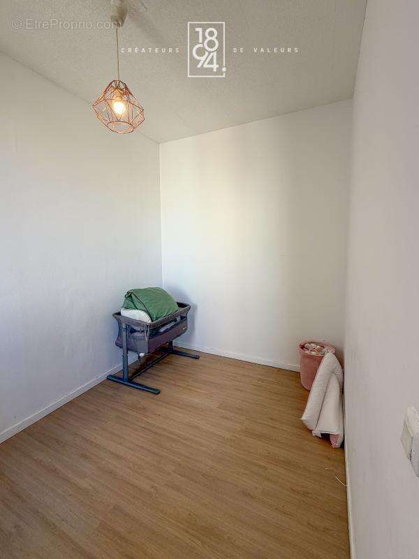 Appartement à MARSEILLE-5E