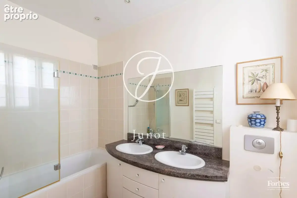 Paris 16e - AUTEUIL / MONTMORENCY - Appartement de réception et familial - 5 pièces - 152,63m² Carrez - 3 chambres - photo 17