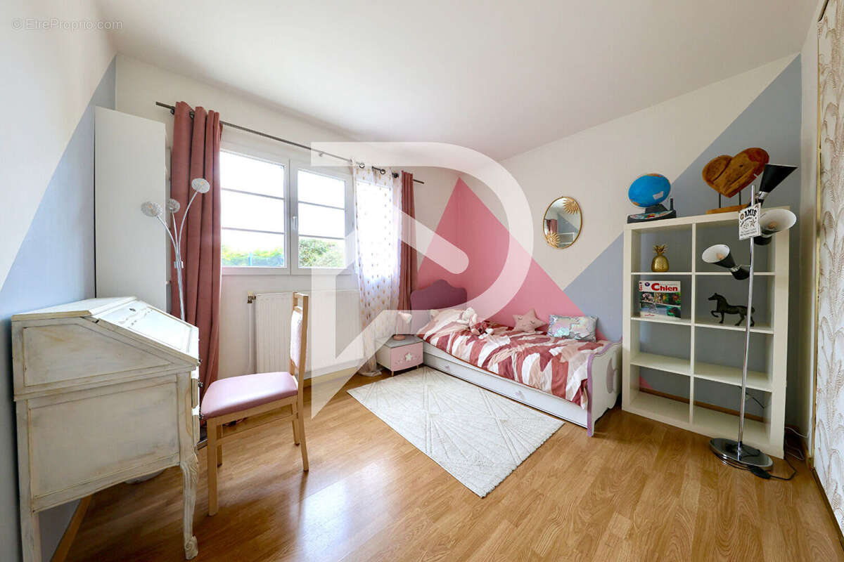 Maison à LE COUDRAY-MONTCEAUX