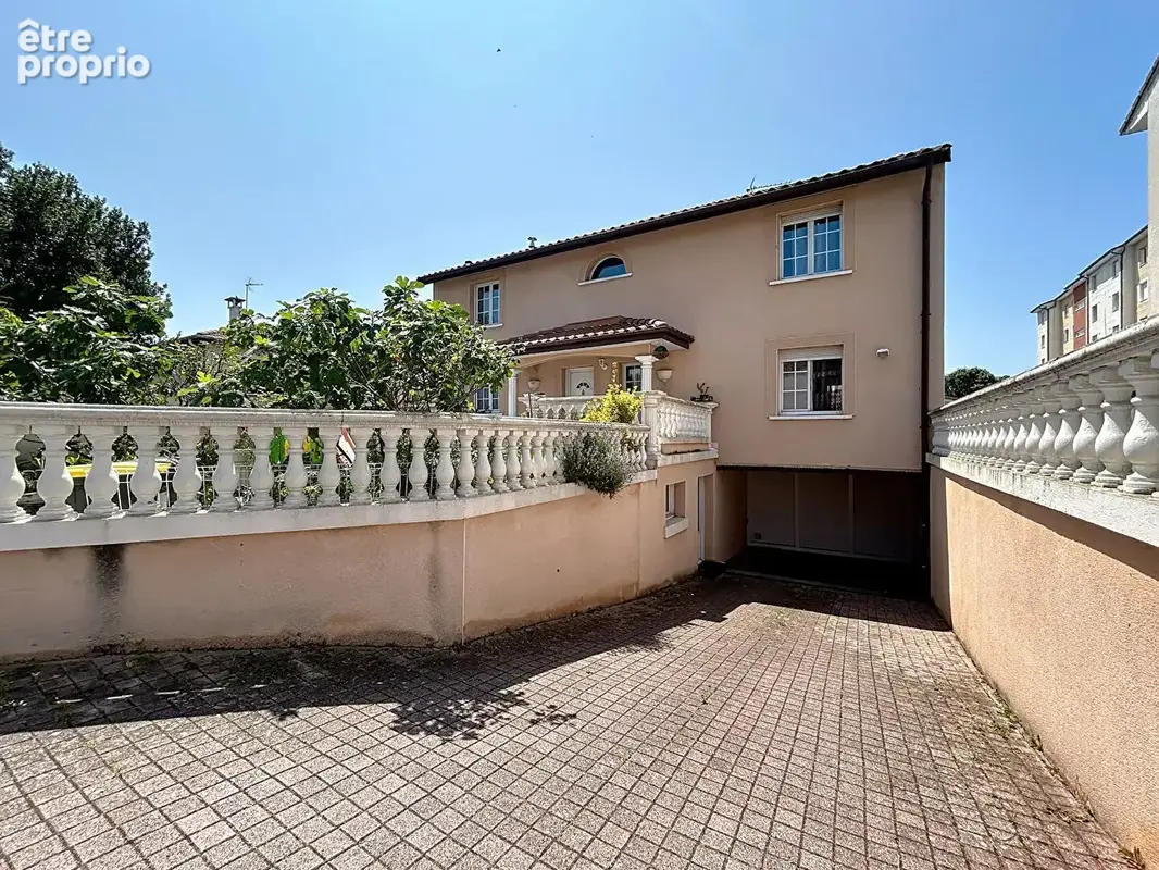 Maison Decines Charpieu 8 pièce(s) 185.53 m2 - photo 2