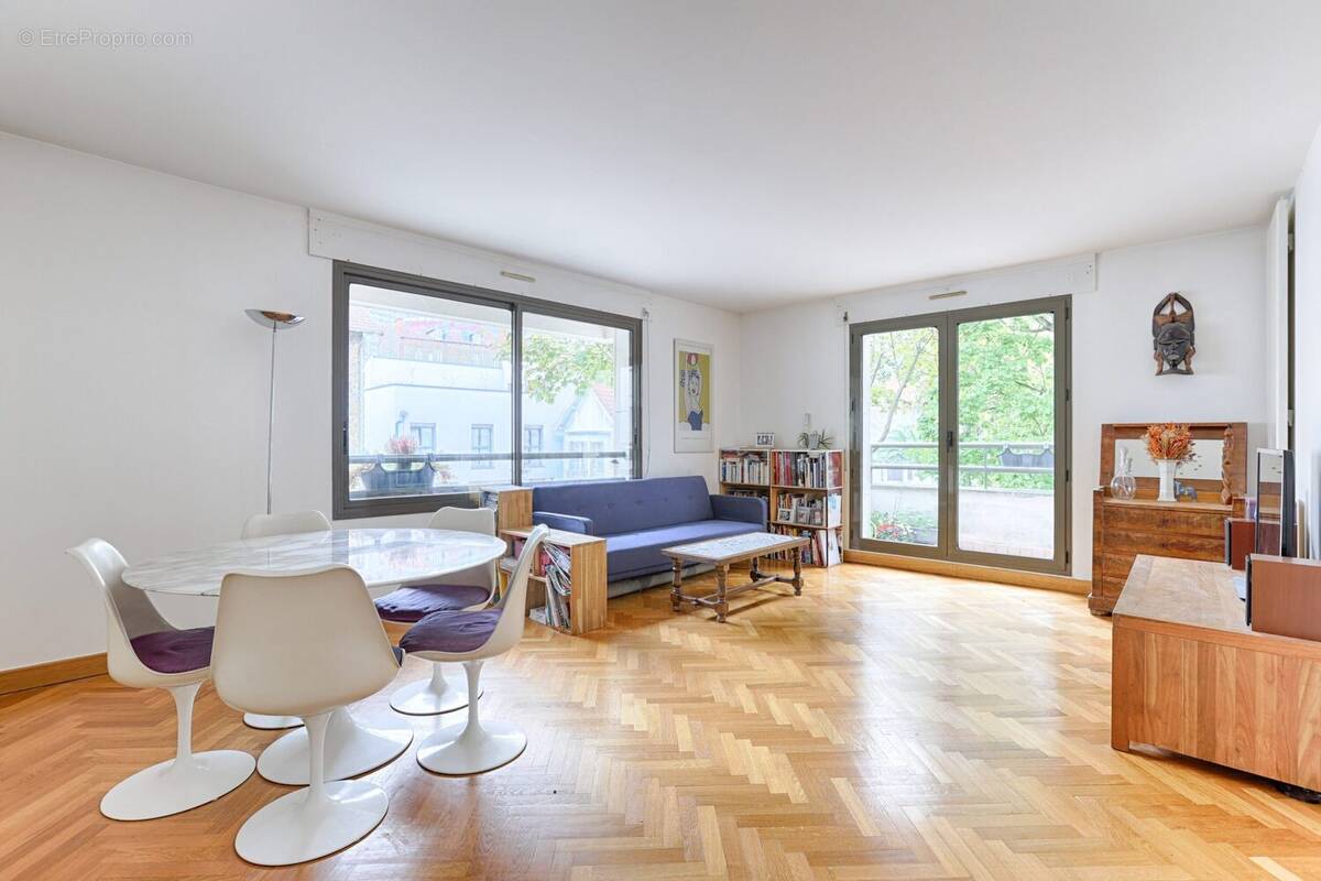 Appartement à COURBEVOIE