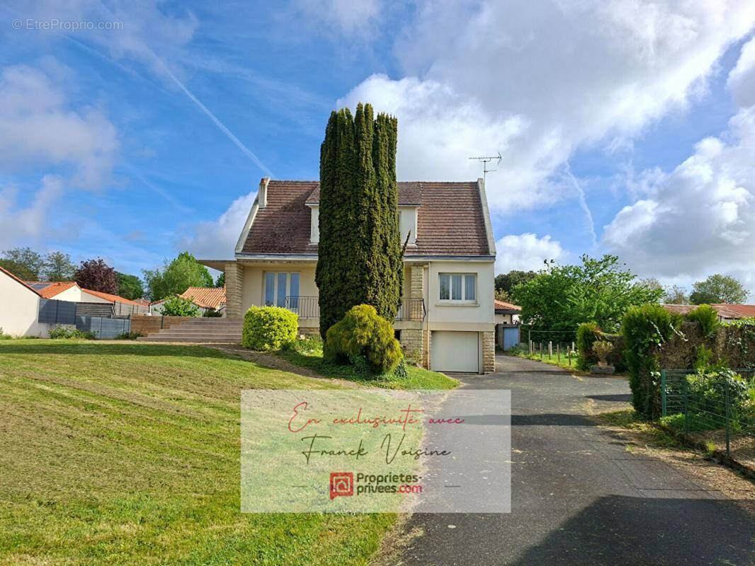 Maison à LES HERBIERS