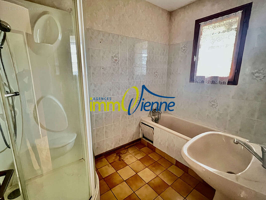 Maison à LUSSAC-LES-CHATEAUX